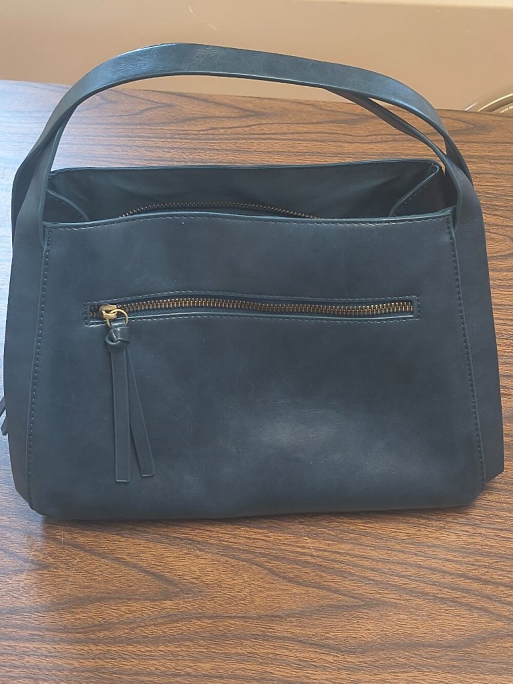 Susan Joy Leather Handbag. Comes with a strap